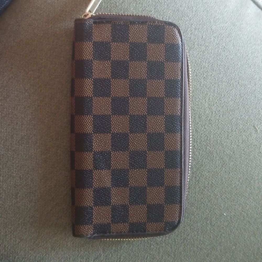 Checkered wallet